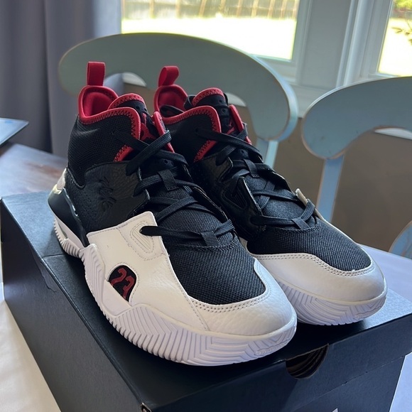 Jordan Stay Loyal 2 - Picture 2 of 9